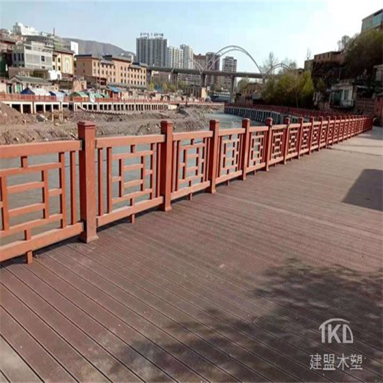北京塑木棧道護(hù)欄施工