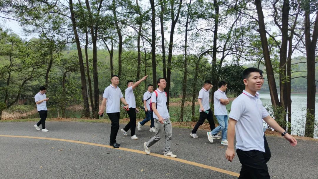 覽紅花湖美景，鑄藍(lán)柯路精神